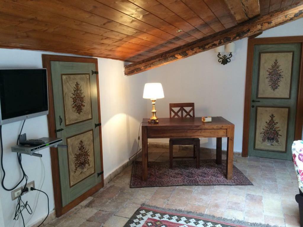 カステル・デル・モンテ Casa Lauraヴィラ エクステリア 写真