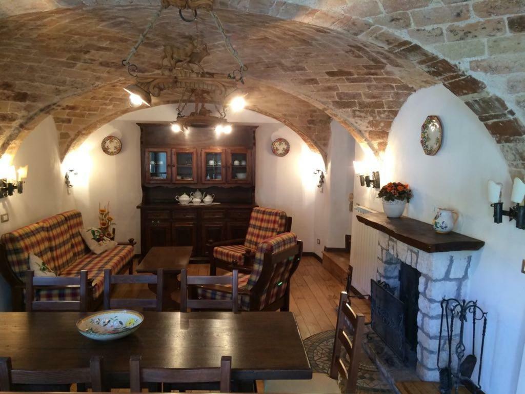 カステル・デル・モンテ Casa Lauraヴィラ エクステリア 写真
